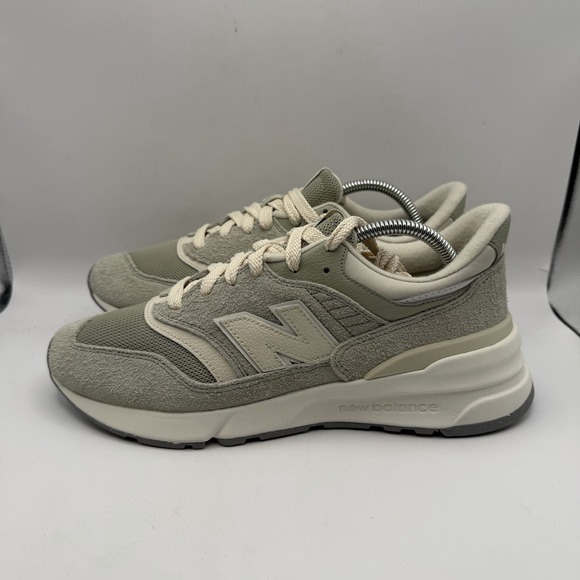 New Balance Men's 997R Casual Size 9 Green Beige U997REF